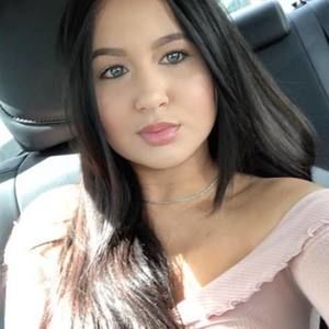 Meet your Posher, Claudia